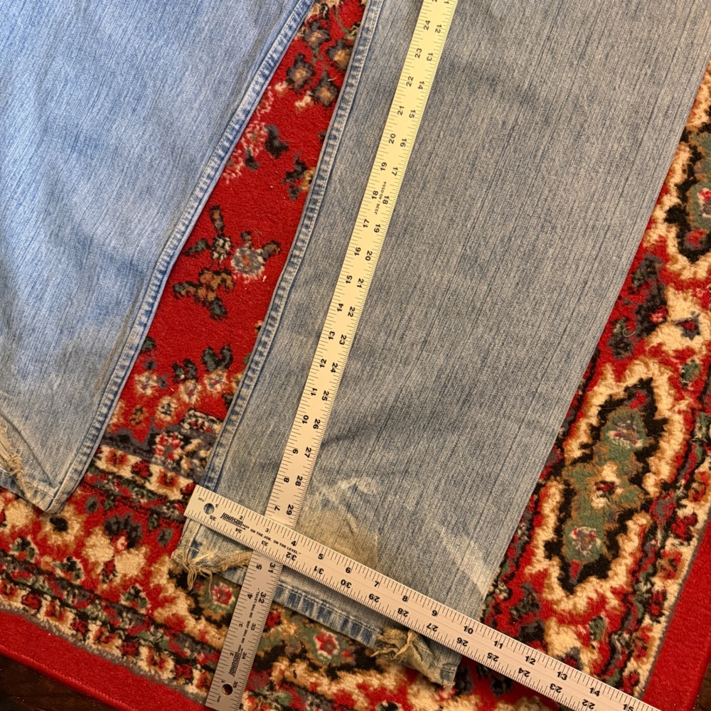 Levis 579 Baggy Fit Jeans Mens 33x32 Light Wash Wide Leg Vintage Distressed - Picture 6 of 6